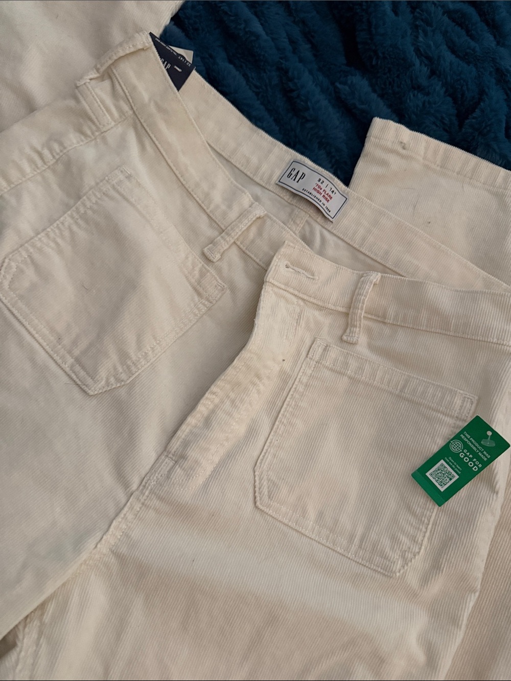 GAP women’s Beige corduroy 70’s Flare